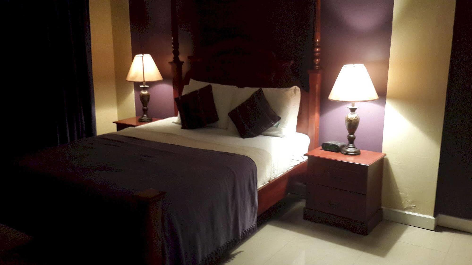 Inn Flight Suites Piarco Exteriör bild